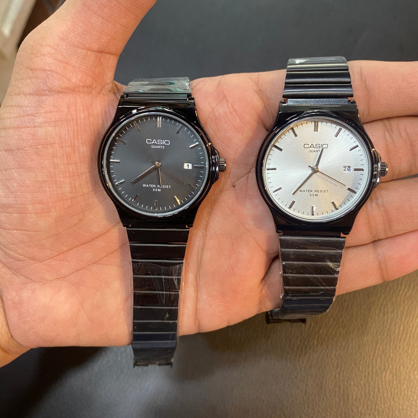 UNISEX VINTAGE ANALOG STAINLESS STEEL WATCH