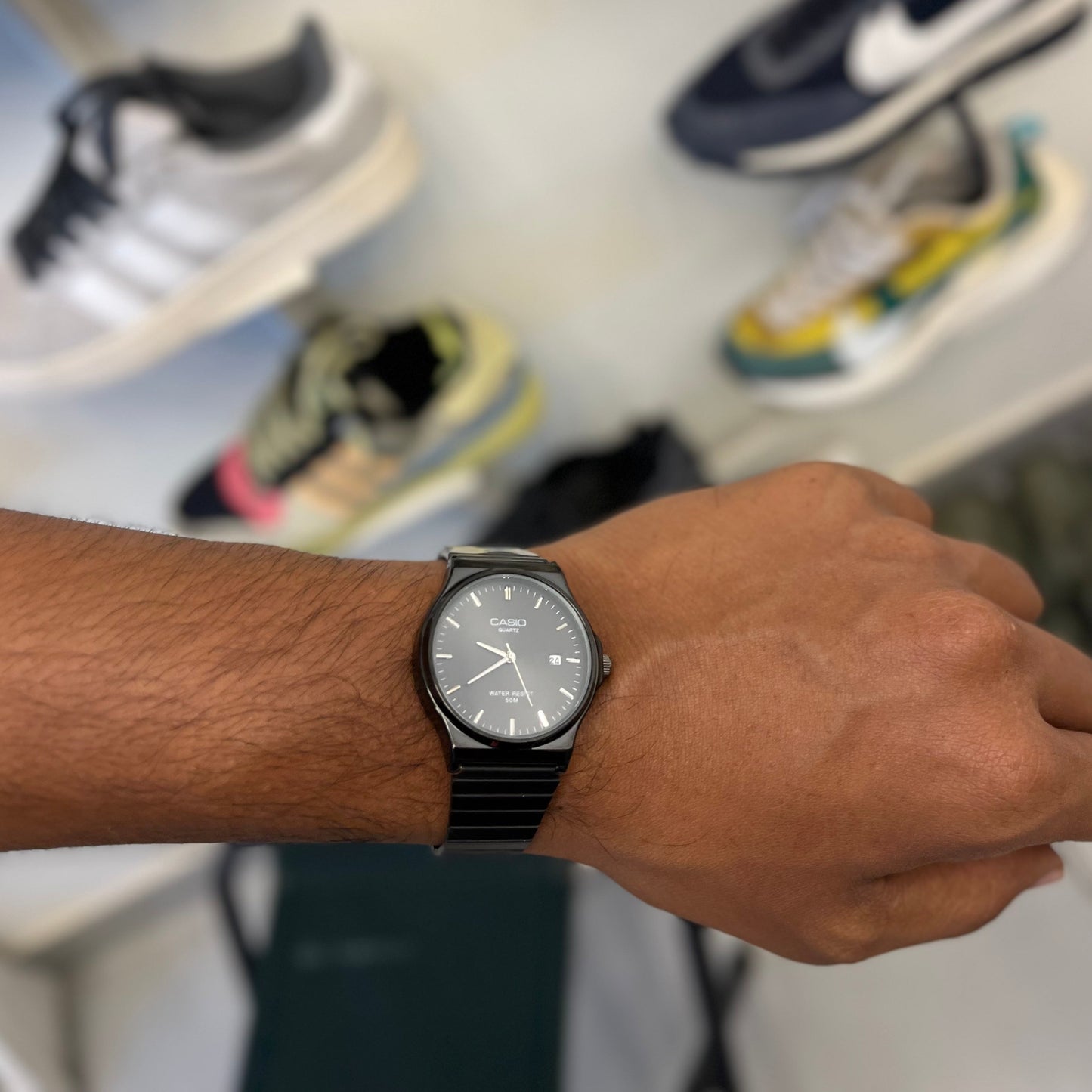 UNISEX VINTAGE ANALOG STAINLESS STEEL WATCH