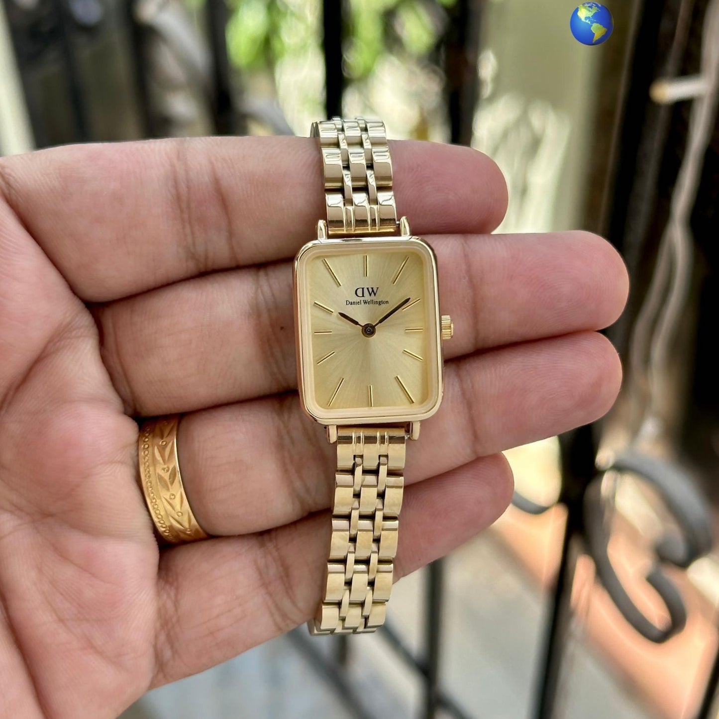 DWD STAINLESS STEEL GOLD WATCH